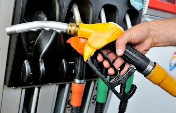 البترول: تثبيت أسعار الوقود الحالية لمدة 6 أشهر البترول: تثبيت أسعار الوقود الحالية لمدة 6 أشهر
