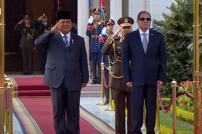 الرئيس السيسي ونظيره الإندونيسي يوقعان إعلان الشراكة الاستراتيجية بين البلدين الرئيس السيسي ونظيره الإندونيسي يوقعان إعلان الشراكة الاستراتيجية بين البلدين