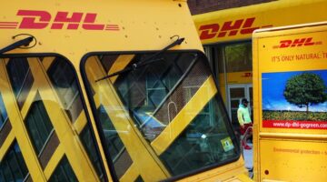 DHL تعلق شحناتها العالمية التي تزيد قيمتها عن 800 دولار إلى المستهلكين الأميركيين