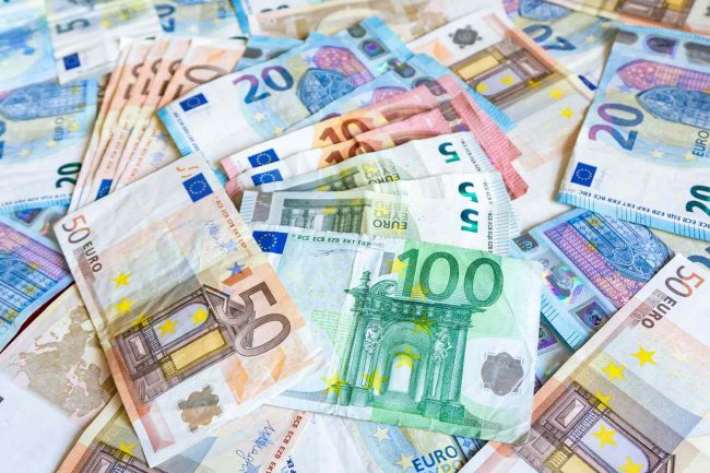 وصل لـ58.98 جنيه.. سعر اليورو في مصر اليوم الأحد 13-4-2025