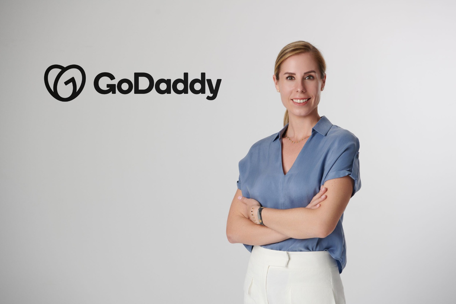 GoDaddy تطلق أداة”Show in Bio” لتحويل حسابات الشركات على وسائل التواصل الاجتماعي إلى كتالوج مبيعات GoDaddy تطلق أداة”Show in Bio” لتحويل حسابات الشركات على وسائل التواصل الاجتماعي إلى كتالوج مبيعات