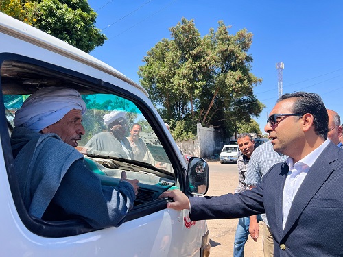 محافظ قنا يشدد على الرقابة الميدانية لضبط المخالفات ومنع التلاعب في تعريفات وسائل النقل محافظ قنا يشدد على الرقابة الميدانية لضبط المخالفات ومنع التلاعب في تعريفات وسائل النقل