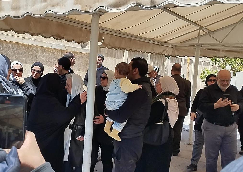 تشييع جنازة زوج الفنانة عارفة عبدالرسول من مسجد العمري في الإسكندرية تشييع جنازة زوج الفنانة عارفة عبدالرسول من مسجد العمري في الإسكندرية