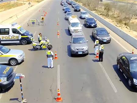 الداخلية: سحب 793 رخصة لعدم وجود ملصق إلكتروني خلال 24 ساعة الداخلية: سحب 793 رخصة لعدم وجود ملصق إلكتروني خلال 24 ساعة