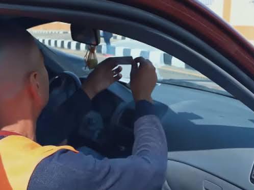 الداخلية: سحب 941 رخصة لعدم وجود ملصق إلكتروني خلال 24 ساعة الداخلية: سحب 941 رخصة لعدم وجود ملصق إلكتروني خلال 24 ساعة