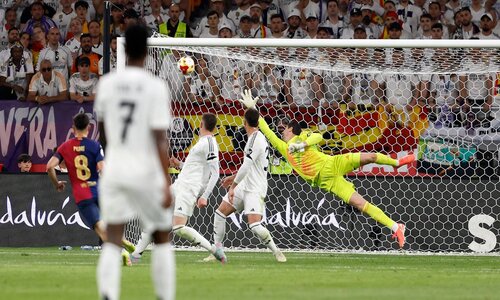 برشلونة يتقدم على الريال بهدف بيدري بالشوط الأول في الكأس برشلونة يتقدم على الريال بهدف بيدري بالشوط الأول في الكأس