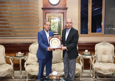 محافظ المنيا يوقّع بروتوكولًا لتشغيل 15 أتوبيسًا ضمن منظومة النقل الداخلي محافظ المنيا يوقّع بروتوكولًا لتشغيل 15 أتوبيسًا ضمن منظومة النقل الداخلي