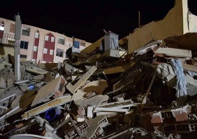 انهيار جزئي بعقار قديم بشارع قناة السويس وسط الإسكندرية انهيار جزئي بعقار قديم بشارع قناة السويس وسط الإسكندرية