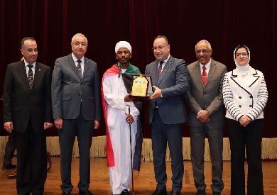 رئيس جامعة الإسكندرية: 16500 طالب وافد من 71 جنسية وفروع جديدة في السعودية والعراق واليونان رئيس جامعة الإسكندرية: 16500 طالب وافد من 71 جنسية وفروع جديدة في السعودية والعراق واليونان