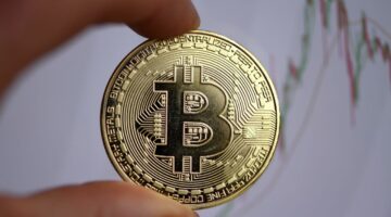 بعد خفض سعر الفائدة.. بيتكوين ترتفع وتباين أسعار 4 عملات مشفرة اليوم الخميس