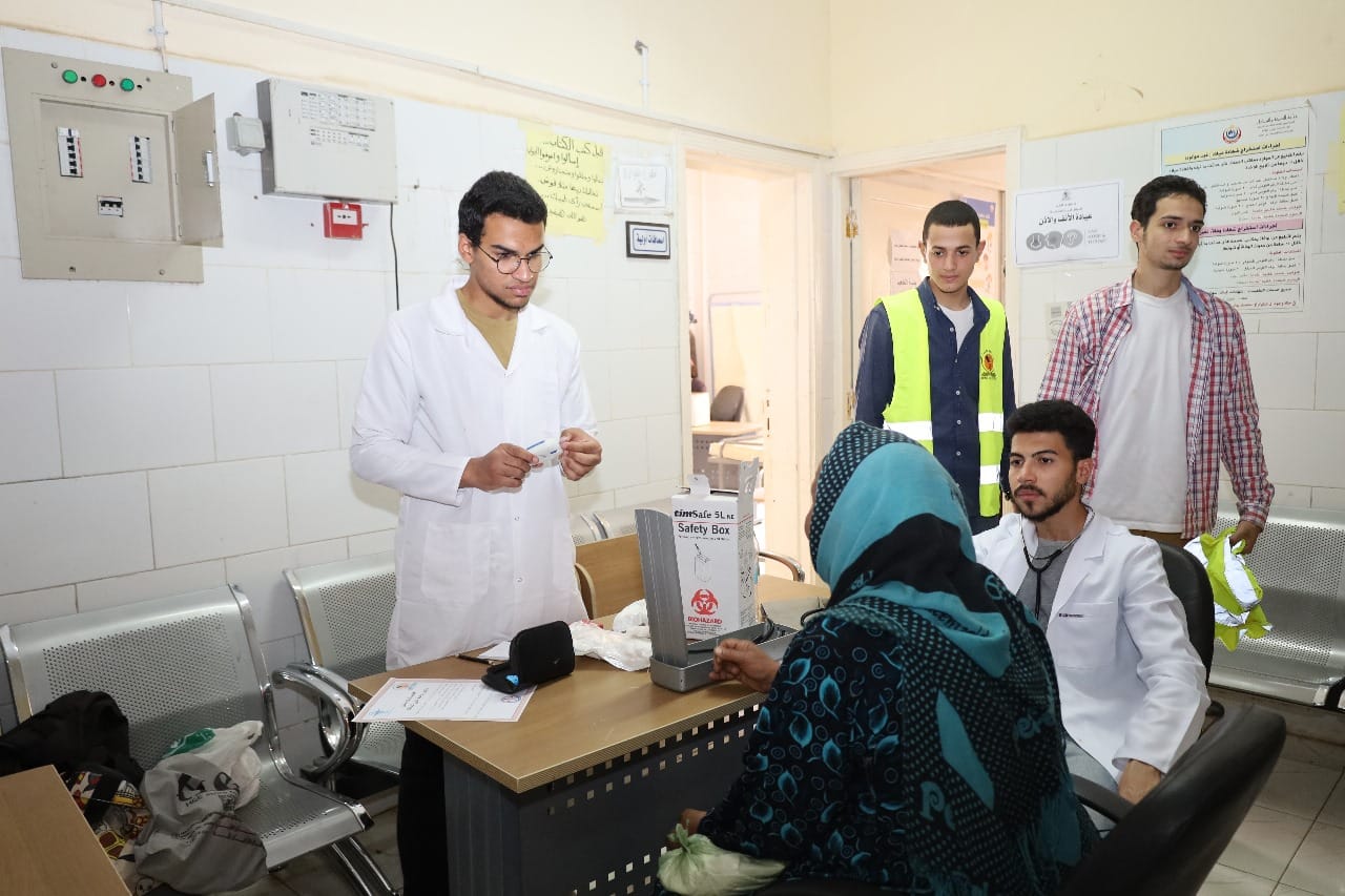 جامعة المنيا تطلق قافلة طبية إلى قرية إدمو وفحص 695 مواطنا جامعة المنيا تطلق قافلة طبية إلى قرية إدمو وفحص 695 مواطنا