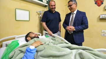 سفير الجزائر في مصر يزور أحمد القندوسي ويطمئن على صحته