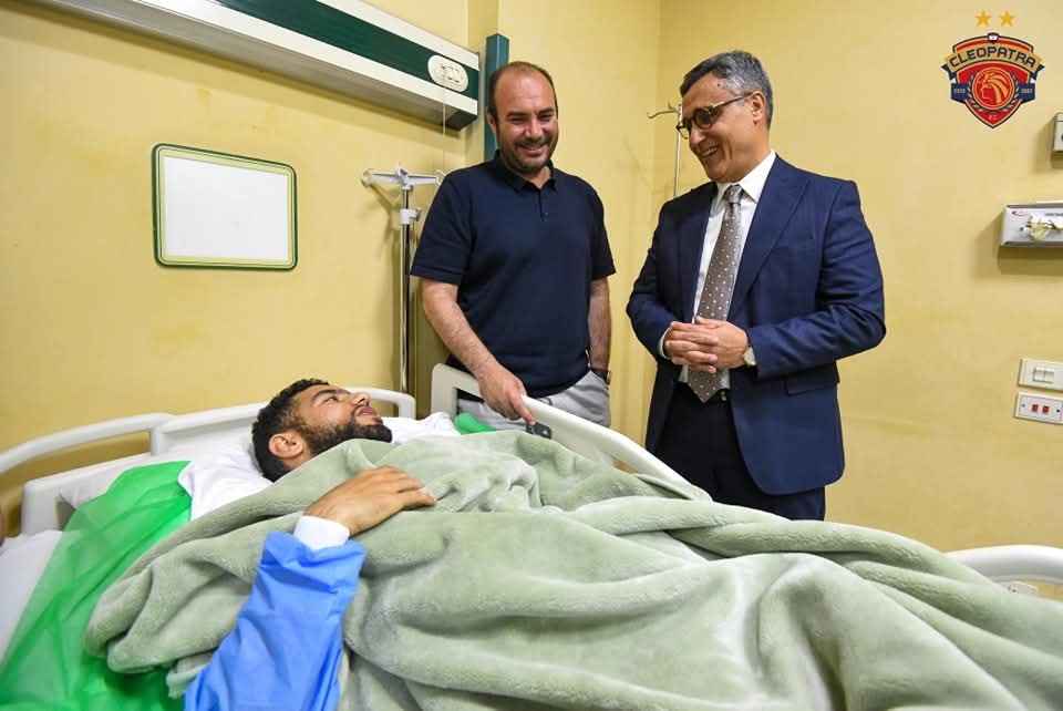 سفير الجزائر في مصر يزور أحمد القندوسي ويطمئن على صحته سفير الجزائر في مصر يزور أحمد القندوسي ويطمئن على صحته