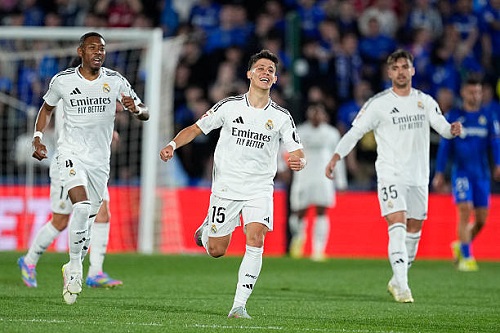 ريال مدريد يواصل مطاردة برشلونة بفوز صعب في معقل خيتافي بالدوري الإسباني ريال مدريد يواصل مطاردة برشلونة بفوز صعب في معقل خيتافي بالدوري الإسباني