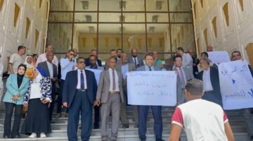 محامو أسوان ينظمون وقفة احتجاجية داخل المحاكم اعتراضا على الرسوم القضائية