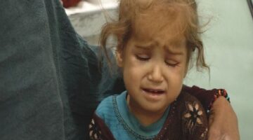 مسؤولة إغاثية: أطفال أفغانستان على حافة الموت جوعا بعد قطع التمويل الأمريكي