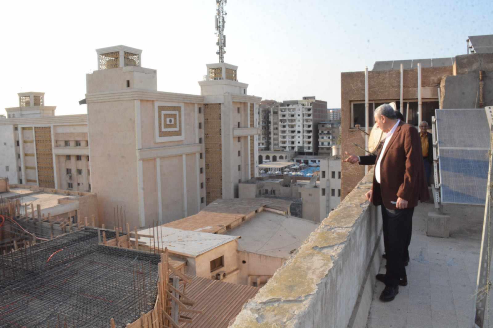 محافظ الغربية يوجه بالالتزام بالجداول الزمنية لمشروعات تطوير الطرق والمنشآت الحكومية في طنطا محافظ الغربية يوجه بالالتزام بالجداول الزمنية لمشروعات تطوير الطرق والمنشآت الحكومية في طنطا