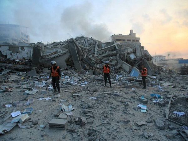 استشهاد خمسة مدنيين جراء غارة من الاحتلال على دير البلح استشهاد خمسة مدنيين جراء غارة من الاحتلال على دير البلح