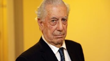 وفاة الكاتب البيروفي ماريو فارجاس يوسا الفائز بجائزة نوبل للأدب عن 89 عاما