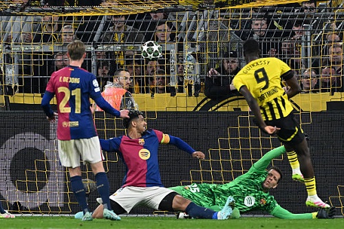جيراسي يدخل التاريخ بهاتريك مميز في شباك برشلونة جيراسي يدخل التاريخ بهاتريك مميز في شباك برشلونة