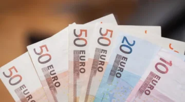 سعر اليورو الآن في مصر يتجاوز 58.60 جنيه.. الأعلى في أبو ظبي الإسلامي