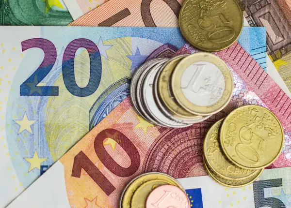 سعر اليورو الآن في مصر يتجاوز 58.40 جنيه.. الأعلى في أبو ظبي الإسلامي سعر اليورو الآن في مصر يتجاوز 58.40 جنيه.. الأعلى في أبو ظبي الإسلامي