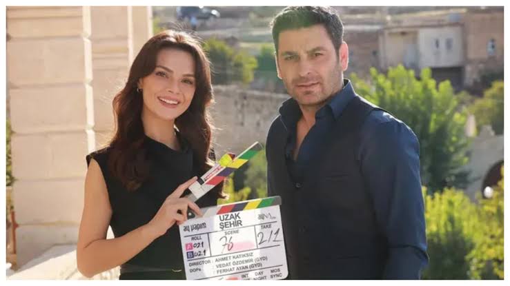 مسلسل المدينة البعيدة.. ضجة بسبب اقتحام معجبة لوكشن التصوير- ما القصة؟ مسلسل المدينة البعيدة.. ضجة بسبب اقتحام معجبة لوكشن التصوير- ما القصة؟