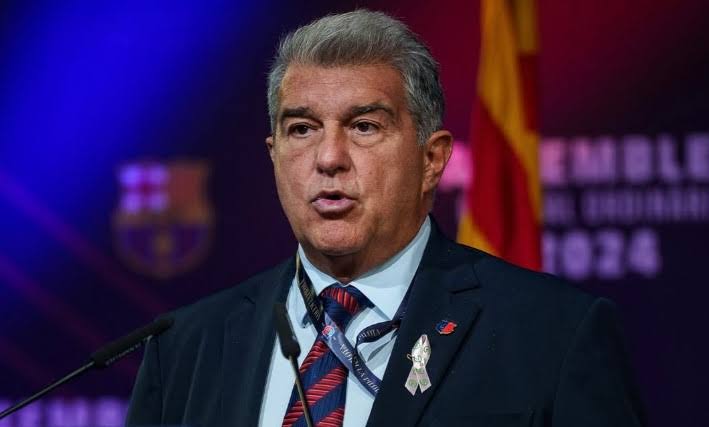 هل سيكون ويليامز؟ لابورتا يشير إلى تعاقد برشلونة مع لاعب جديد.