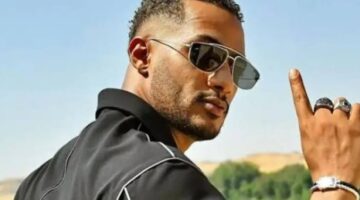 محمد رمضان يقبل الباسبور المصري في حفله بأمريكا.. هل يصالح جمهوره ؟