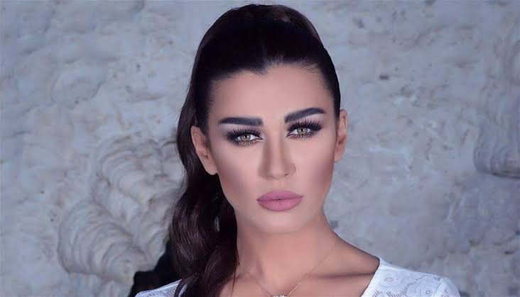 بعد فيديو نادين الراسي المثير للجدل.. أزمات نجمة لبنانية من محاولة لإنهاء حياتها إلى العودة للفن بعد فيديو نادين الراسي المثير للجدل.. أزمات نجمة لبنانية من محاولة لإنهاء حياتها إلى العودة للفن