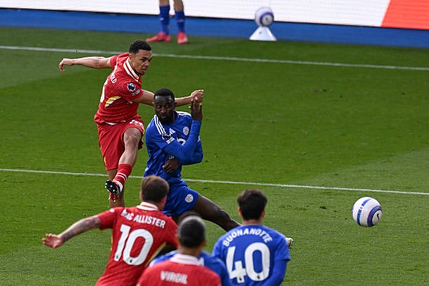 ليفربول يفوز على ليستر ويبتعد خطوة واحدة عن لقب الدوري الإنجليزي ليفربول يفوز على ليستر ويبتعد خطوة واحدة عن لقب الدوري الإنجليزي