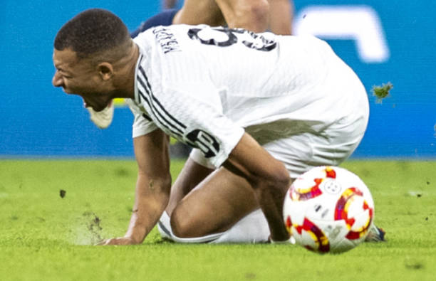 اختبار طبي حاسم يفصل مبابي عن الظهور في كلاسيكو الكأس اختبار طبي حاسم يفصل مبابي عن الظهور في كلاسيكو الكأس