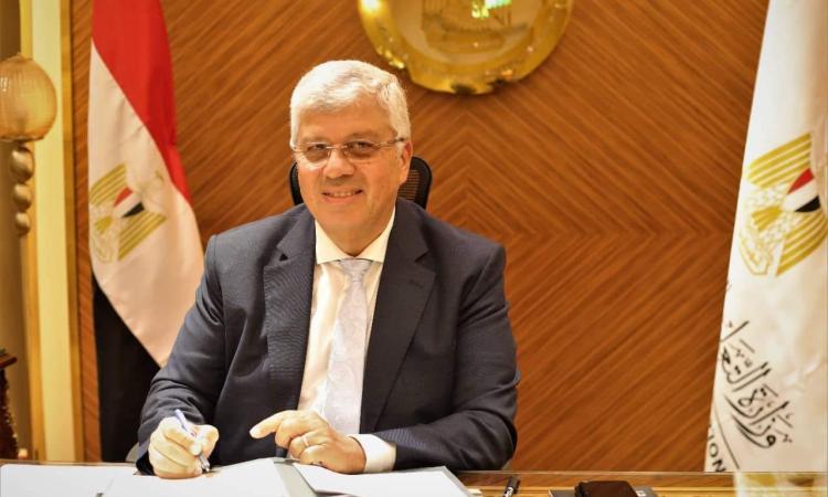 "عاشور" يوجه برفع درجة الاستعداد بالمستشفيات الجامعية خلال شم النسيم "عاشور" يوجه برفع درجة الاستعداد بالمستشفيات الجامعية خلال شم النسيم
