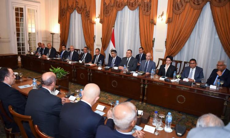 "عبد العاطي" يدعو المستثمرين الكويتيين لاستكشاف الفرص المتاحة في مصر "عبد العاطي" يدعو المستثمرين الكويتيين لاستكشاف الفرص المتاحة في مصر