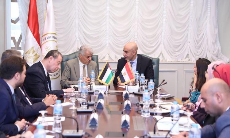 "عبد اللطيف" يؤكد دعم مصر الكامل للأشقاء الفلسطينيين في ملف التعليم "عبد اللطيف" يؤكد دعم مصر الكامل للأشقاء الفلسطينيين في ملف التعليم