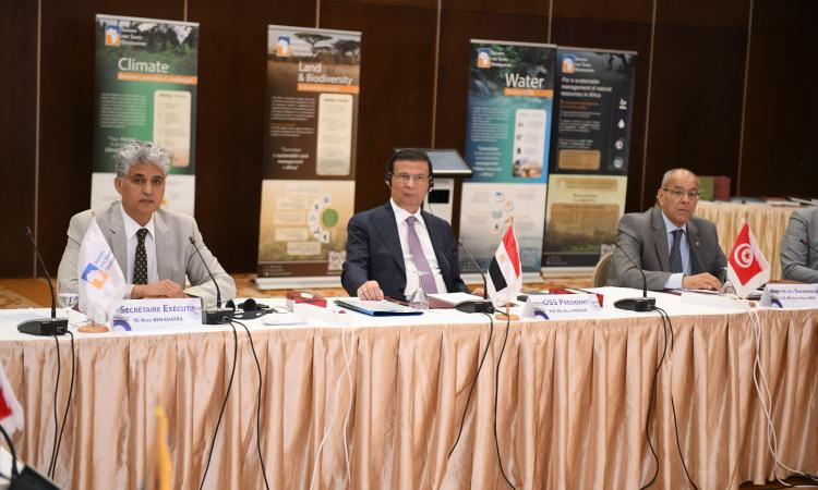 "فاروق" يلتقى بالوزراء والمسئولين والمستثمرين التونسيين لبحث الاستثمار "فاروق" يلتقى بالوزراء والمسئولين والمستثمرين التونسيين لبحث الاستثمار