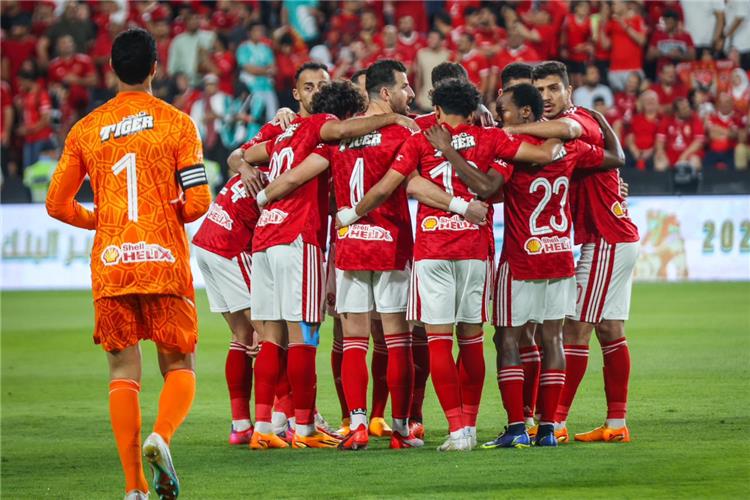 جراديشار يتولى هجوم الأهلي أمام البنك، وأكرم في وسط الملعب جراديشار يتولى هجوم الأهلي أمام البنك، وأكرم في وسط الملعب