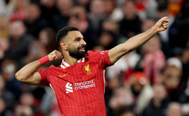 صلاح يساند أرنولد أمام جمهور ليفربول