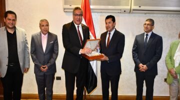 وزير الرياضة يهنئ لاعبي الجمباز بعد تحقيق خمس ميداليات متنوعة في كأس العالم