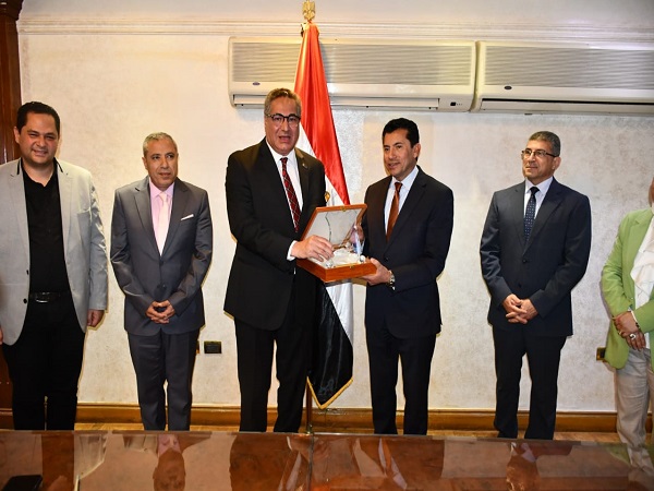 وزير الرياضة يهنئ لاعبي الجمباز بعد تحقيق خمس ميداليات متنوعة في كأس العالم وزير الرياضة يهنئ لاعبي الجمباز بعد تحقيق خمس ميداليات متنوعة في كأس العالم