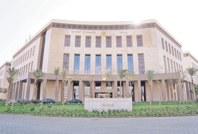 الضغوط على الجنيه وسعر العائد يتحكمان بدخول وخروج الأجانب فى الأموال الساخنة مع اشتعال الحرب الاقتصادية