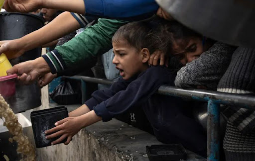 الحكومة الفلسطينية تشدد على أهمية التدخل الدولي الفوري لمنع المجاعة في غزة. الحكومة الفلسطينية تشدد على أهمية التدخل الدولي الفوري لمنع المجاعة في غزة.
