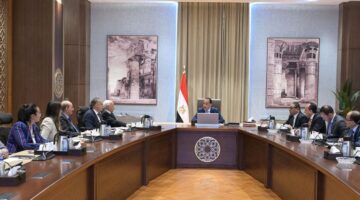 رئيس الوزراء يلتقي أعضاء اللجنة الاستشارية للشئون السياسية