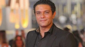 آسر ياسين رفقة نجله داخل إحدى مدن الملاهي