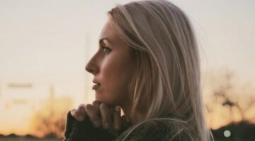 أبراج نسائية لا تضع الحب في قائمة أولوياتها: شخصيات قوية ومستقلة تفضل التركيز على أهدافها وحياتها المهنية | هل برجك منهم؟