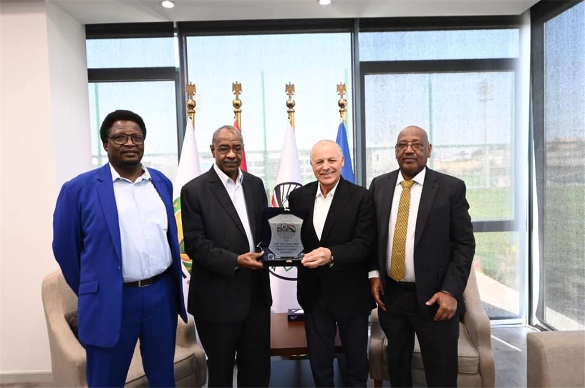 أبو ريدة ومعتصم جعفر يعززان التعاون بين مصر والسودان في كرة القدم الإفريقية أبو ريدة ومعتصم جعفر يعززان التعاون بين مصر والسودان في كرة القدم الإفريقية