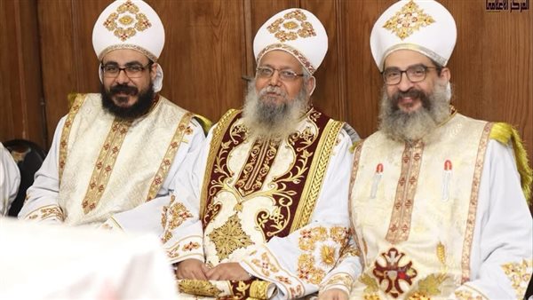 أجواء روحية واحتفالية تملأ الكنائس بسعف النخيل والترانيم أجواء روحية واحتفالية تملأ الكنائس بسعف النخيل والترانيم
