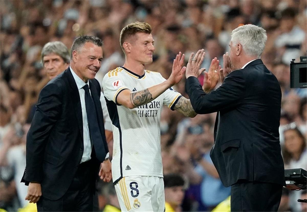 أحدهما من ليفربول.. أنشيلوتي ينصح ريال مدريد بثنائي الدوري الإنجليزي لخلافة كروس أحدهما من ليفربول.. أنشيلوتي ينصح ريال مدريد بثنائي الدوري الإنجليزي لخلافة كروس