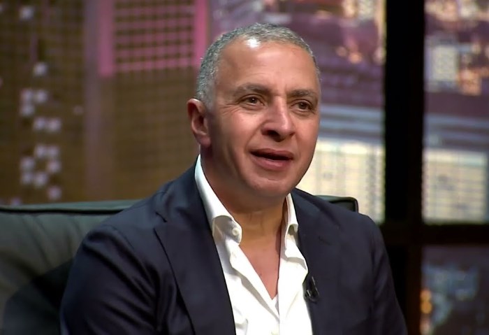 أحمد السويدي خلال قمة صوت مصر: نستطيع تكرار تجربة الصين الاقتصادية.. وشهدنا طفرة في مجال الطرق أحمد السويدي خلال قمة صوت مصر: نستطيع تكرار تجربة الصين الاقتصادية.. وشهدنا طفرة في مجال الطرق