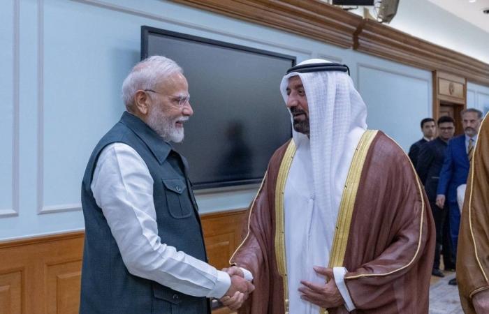 أحمد بن سعيد: زيارة حمدان بن محمد للهند تجسيدٌ لعمق العلاقات بين البلدين أحمد بن سعيد: زيارة حمدان بن محمد للهند تجسيدٌ لعمق العلاقات بين البلدين